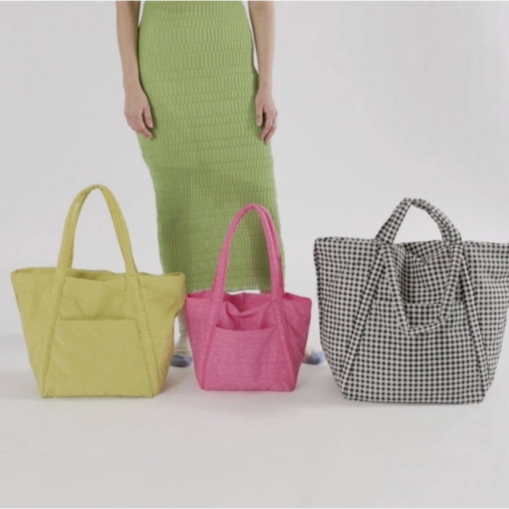 BAGGU Mini Cloud Bag Color: Azalea Pink Size
